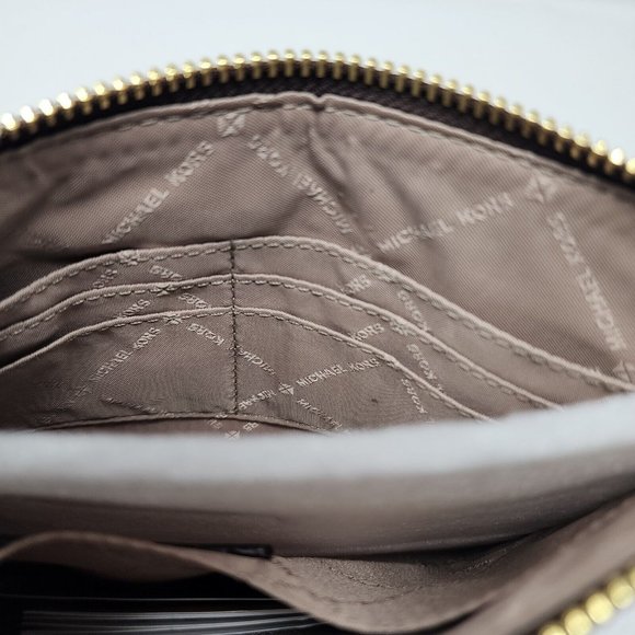 Michael Kors Clutch Womens XL Jet Set Charm Zip Wrislet Leather Logo Spell Out - Picture 8 of 9